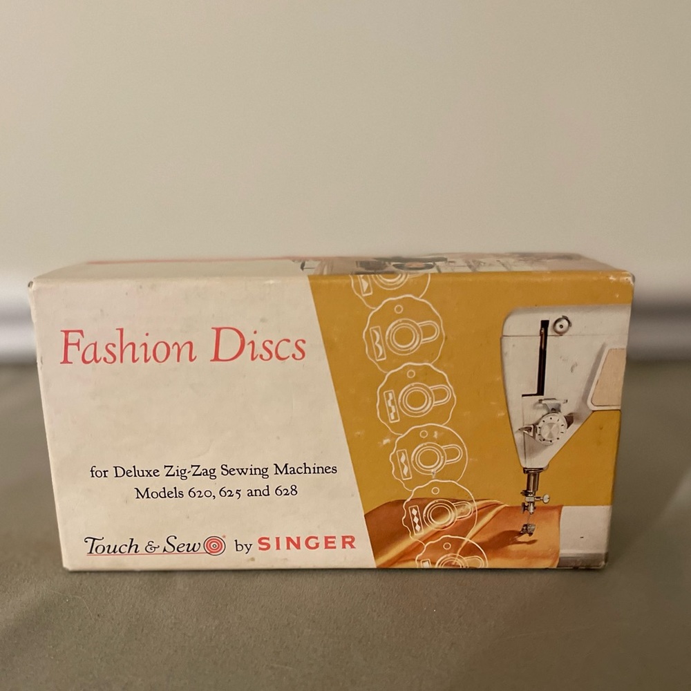 Singer Fashion Discs for Deluxe Zig-Zag Sewing Machines - White and Orange